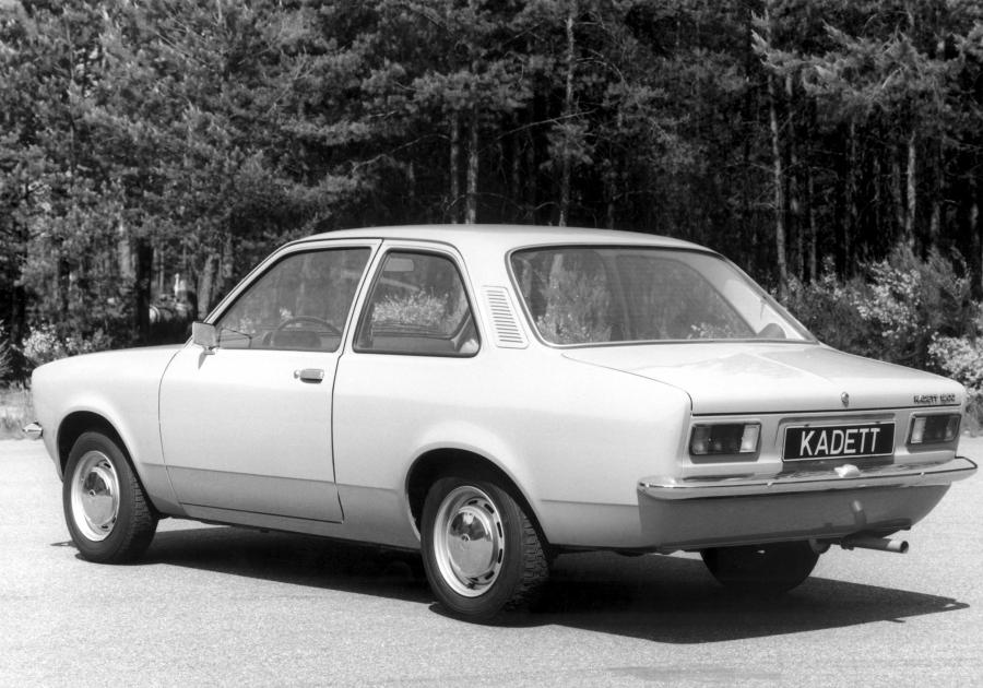  Opel Kadett 2-Door Sedan 1973 года  (фото 1 из 19)